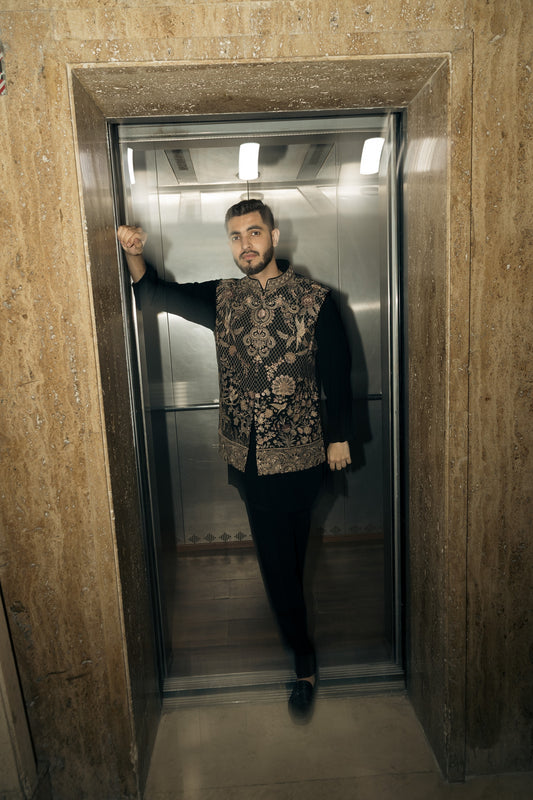 The black bundi set, crafted from Italian stretch fabric